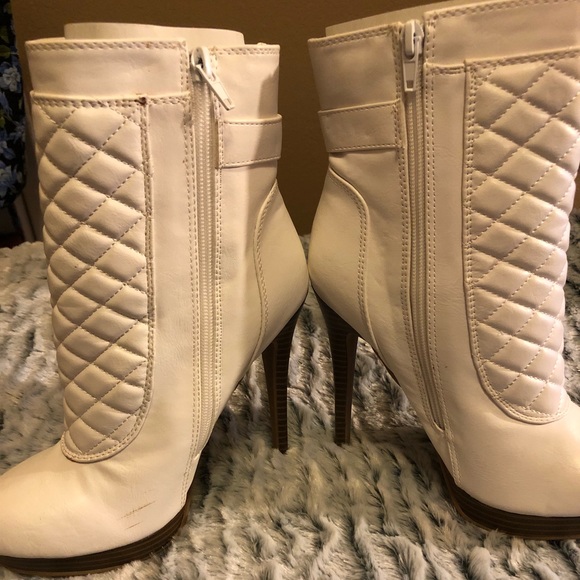 Heeled boots - Picture 2 of 5